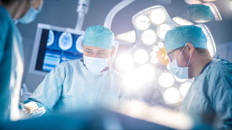 bác sĩ phẫu thuật