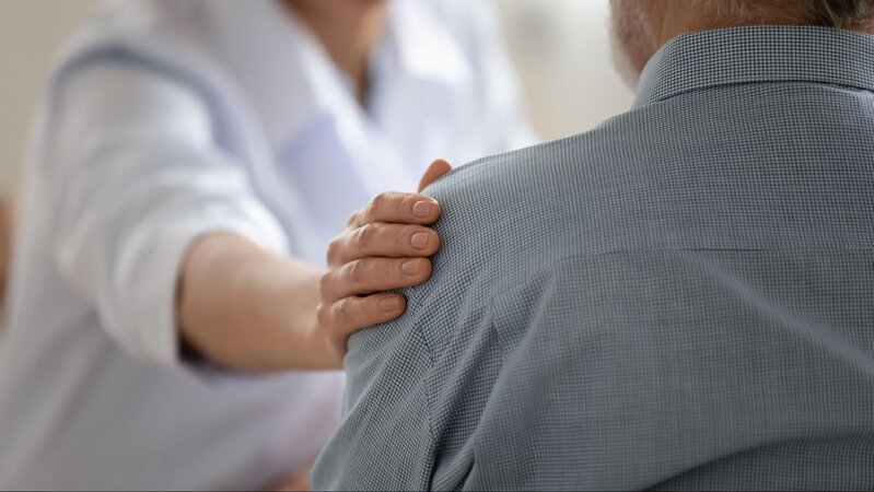 thăm khám với bác sĩ